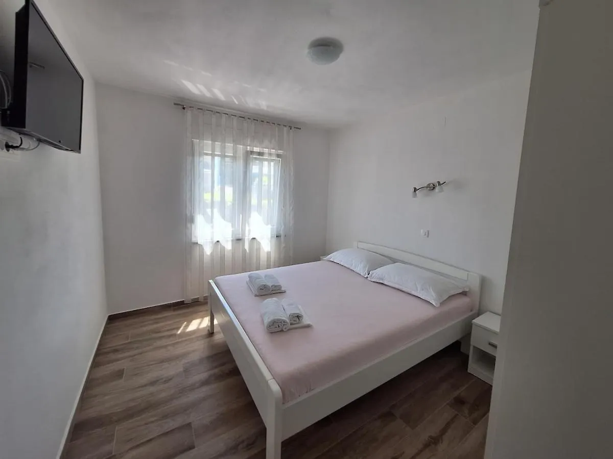 Apartment Three-Bedroom Apartment, Center Of Selce