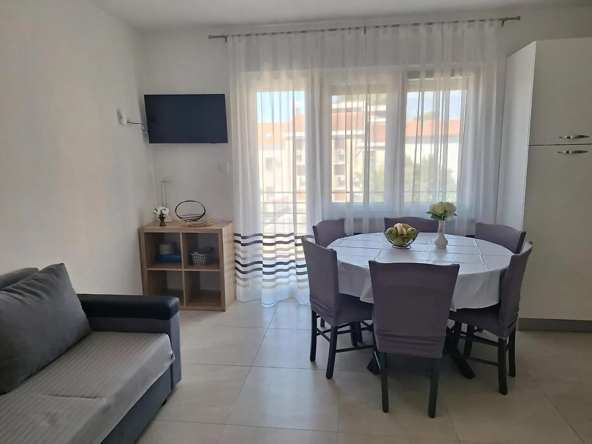Three-Bedroom Apartment, Center Of Selce 0*,  Chorwacja